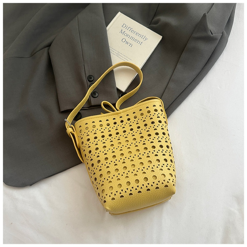Luxury Bags Vip - 夏に人気の女性用中空デザインビッグバッグ2026新作おしゃれなソフトレザー通勤バケットバッグ、シンプルな質感の脇下バッグ