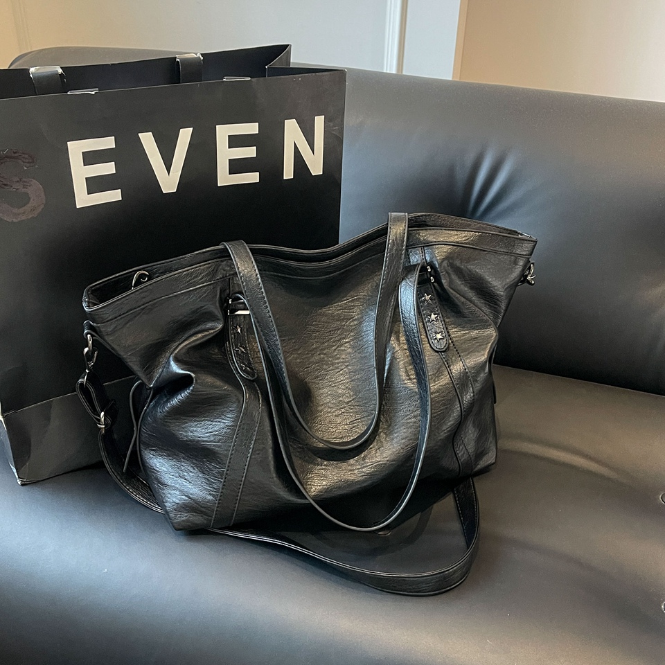 大きな黒のショルダーバッグ レディース 2026 ホーボーシ - Luxury Bags 2026 のレビューと価格