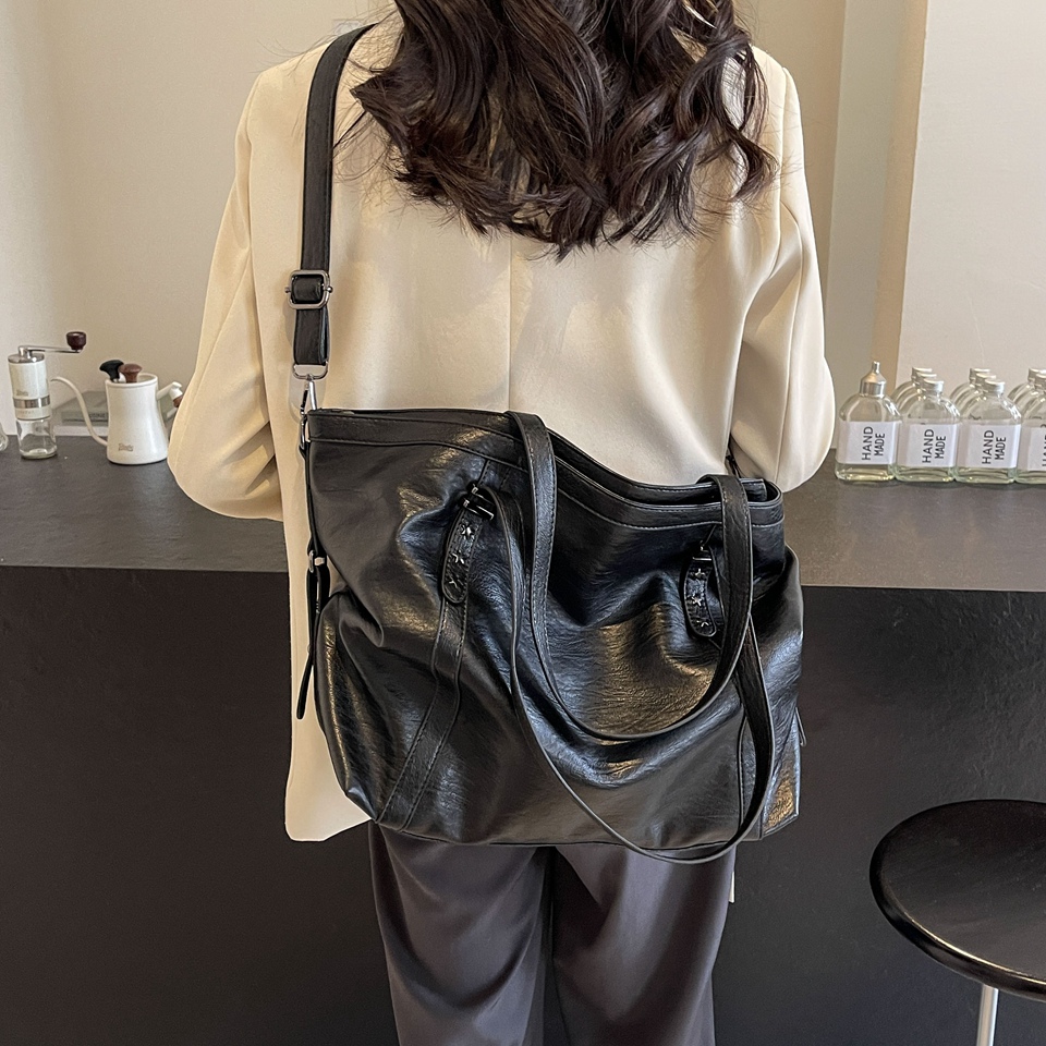 大きな黒のショルダーバッグ レディース 2026 ホーボーシ - Luxury Bags 2026 のレビューと価格