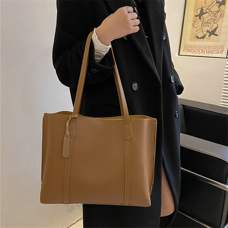 クラシックな黒のフェイクレザートートバッグ、大容量ハンドバッ - Luxury Bags 2026 のレビューと価格