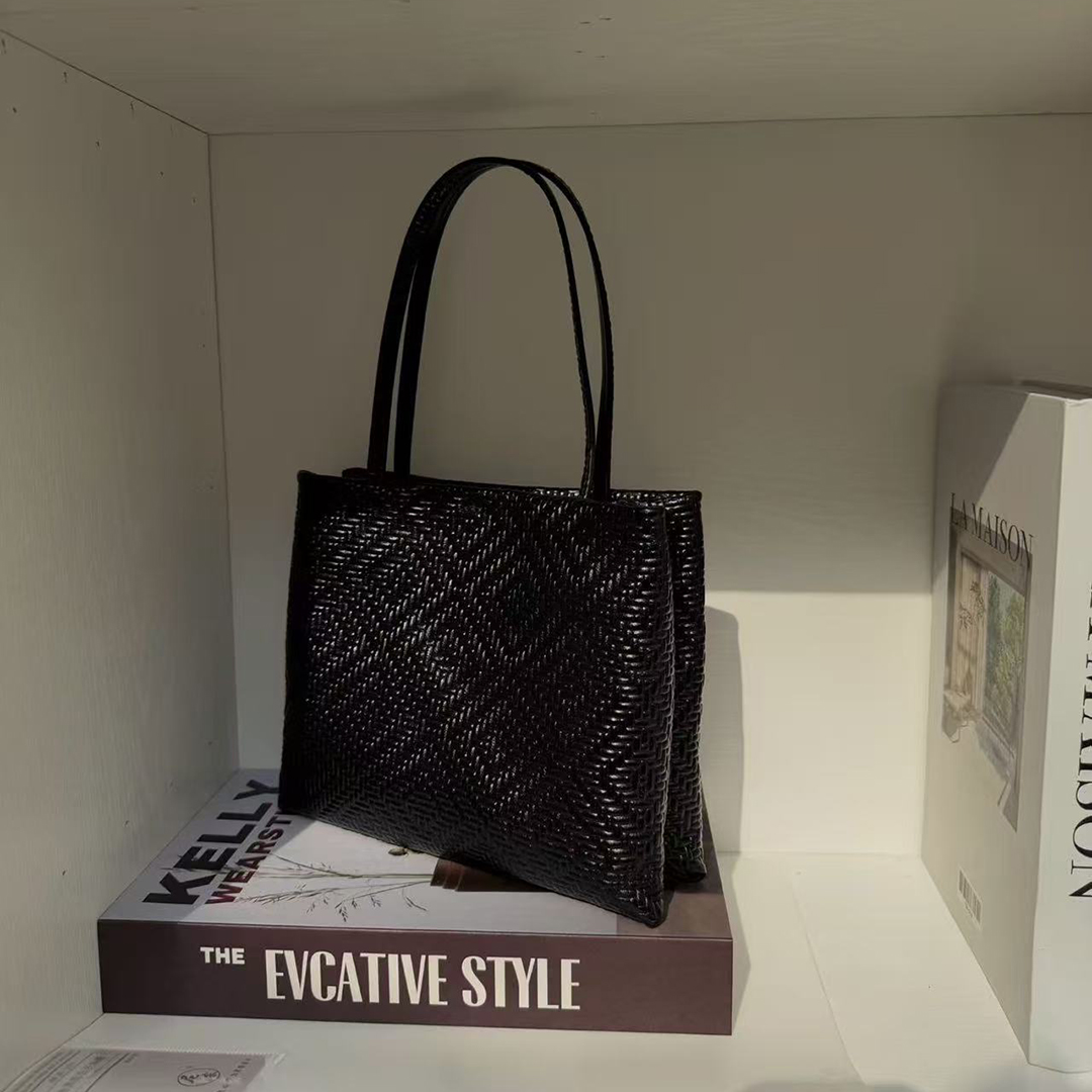 メンディー 本革 織りプリント グレイン トートバッグ オー - Luxury Bags Office のレビューと価格