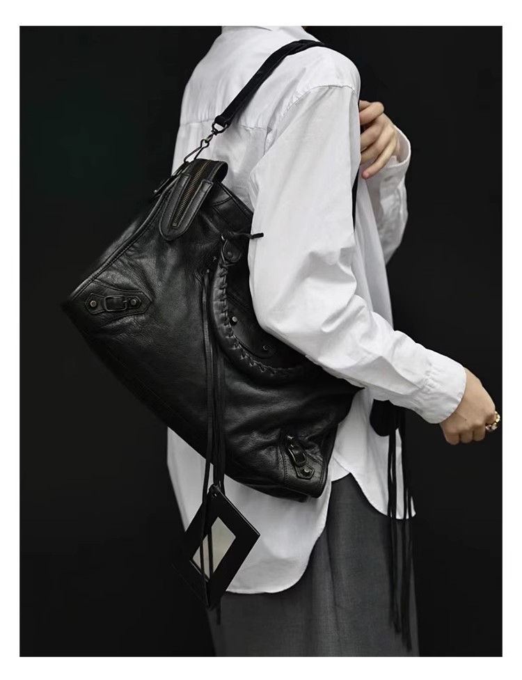 リベットオートバイバッグハイエンド大容量ショルダーバッグテク - Luxury Bags Vip のレビューと価格