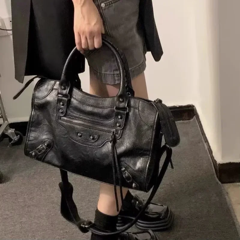 欧米風ファッションリベット付き大容量ピローバッグ、ボウリング - Luxury Bags Vip のレビューと価格