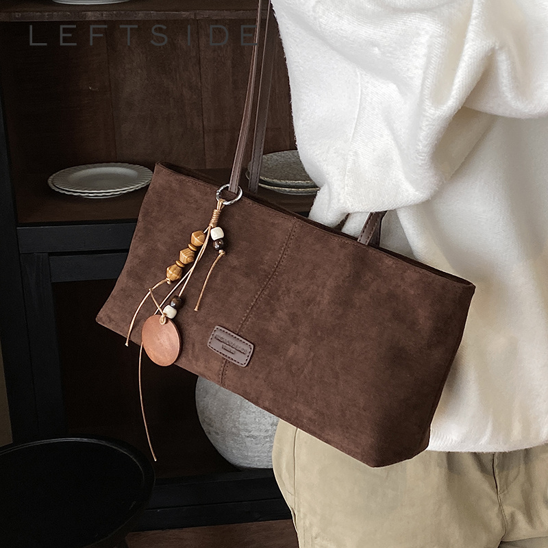 LEFTSIDE レトロスエードショルダートートバッグ 木製 - Luxury Bags 2026 のレビューと価格